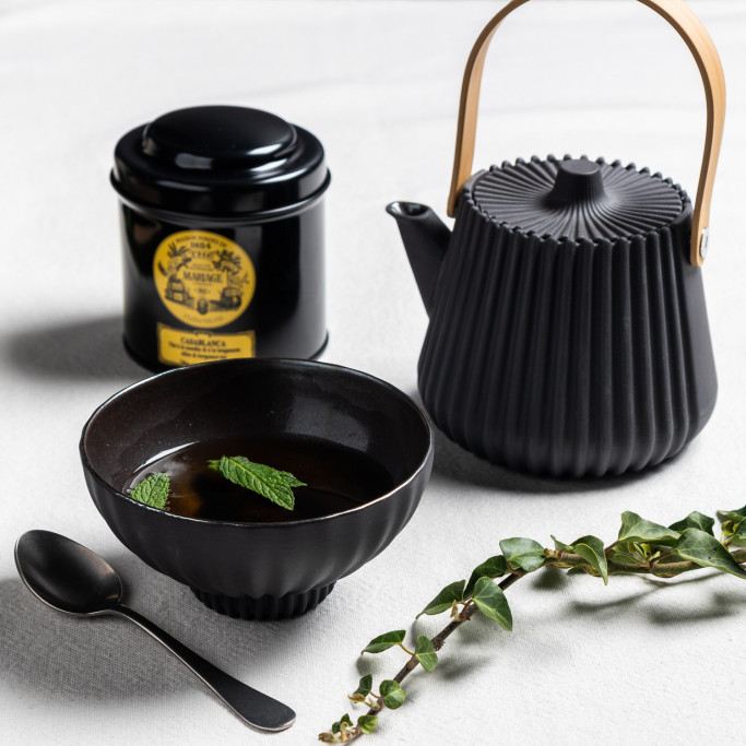 Théière japonaise en céramique noire Pokoe par Revol Porcelaine